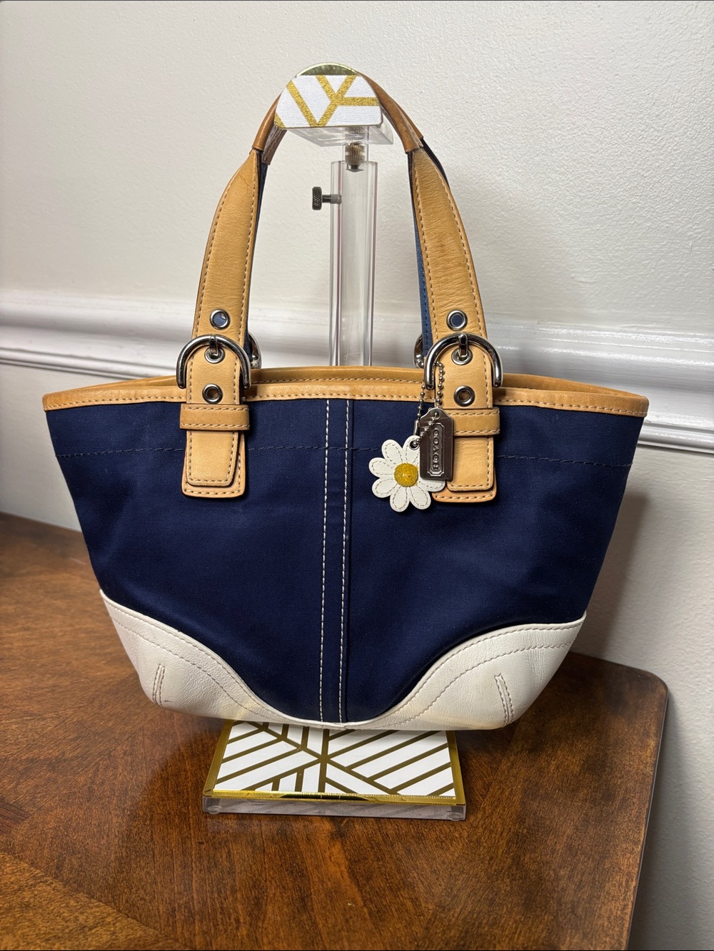 2004 COACH COLLECTION (ISO) - Picture 2 of 16